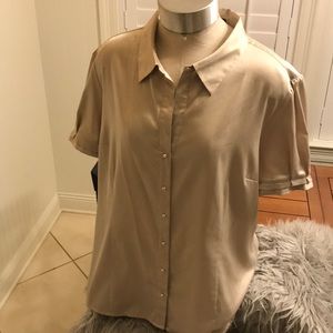 Tan short sleeve blouse with brown pearl buttons